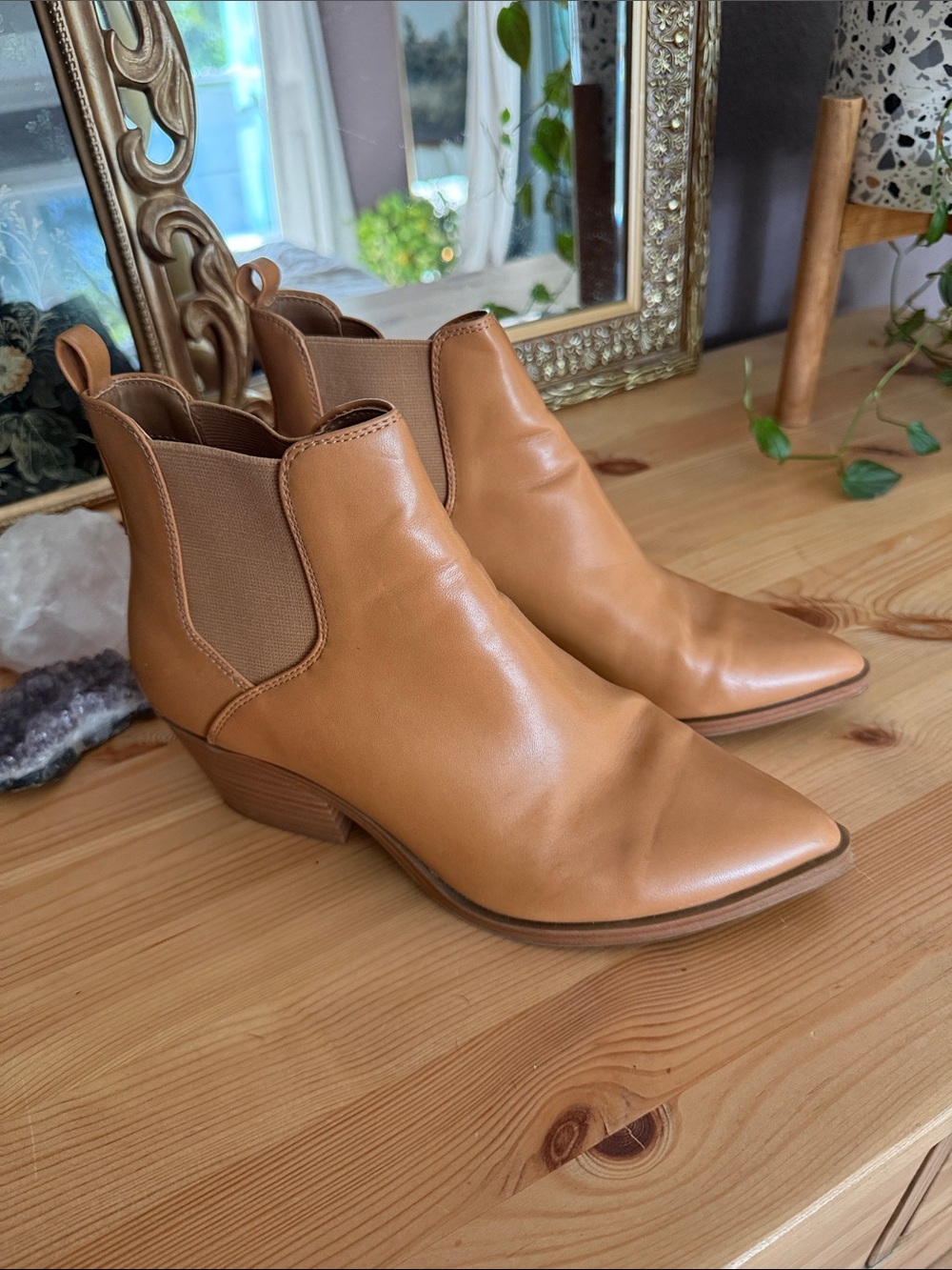 Women’s Tan Leather Pointed Chelsea Ankle Boots Universal Threads